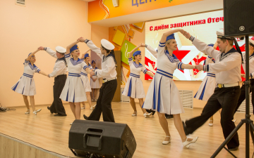 17 февраля Государственный ансамбль песни и танца «Волга» выступил с концертной программой «Армии посвящается» в гимназии № 34